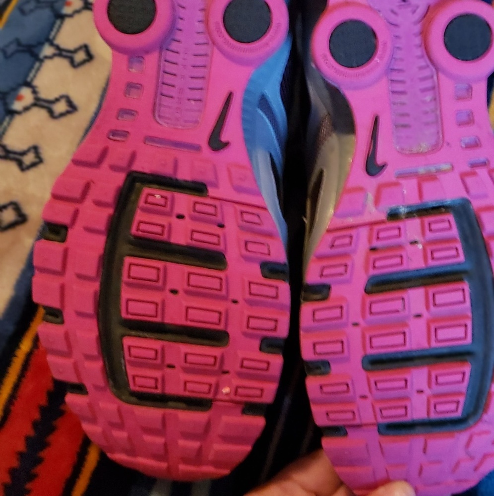 Nike shoes - Picture 4 of 4